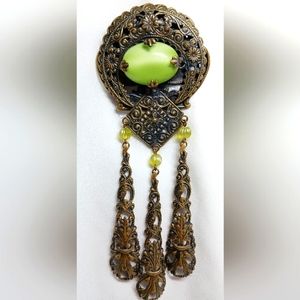 VTG metal victorian style brooch